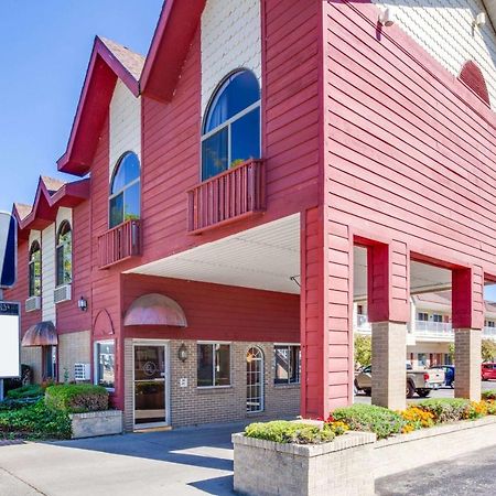 Super 8 Beachfront By Wyndham Mackinaw City, Mi Екстериор снимка