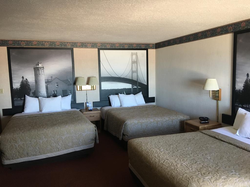 Super 8 Beachfront By Wyndham Mackinaw City, Mi Екстериор снимка