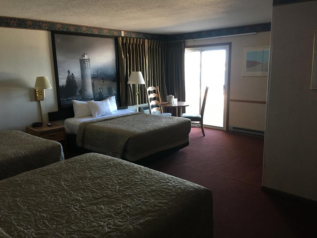 Super 8 Beachfront By Wyndham Mackinaw City, Mi Екстериор снимка