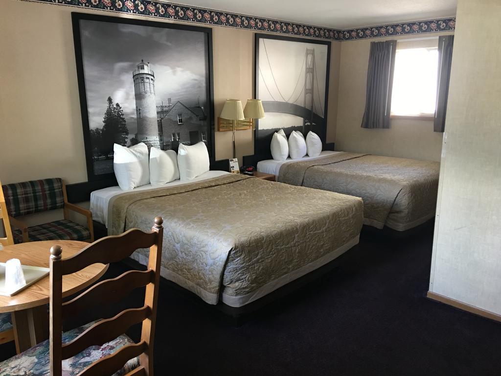 Super 8 Beachfront By Wyndham Mackinaw City, Mi Екстериор снимка