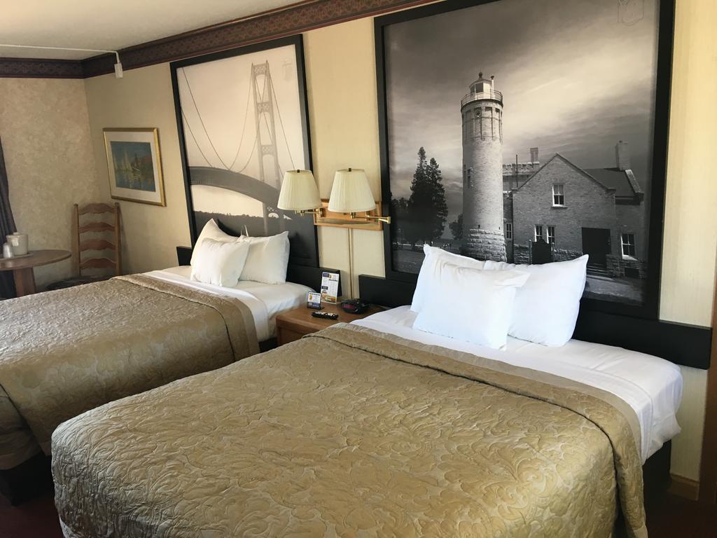 Super 8 Beachfront By Wyndham Mackinaw City, Mi Екстериор снимка