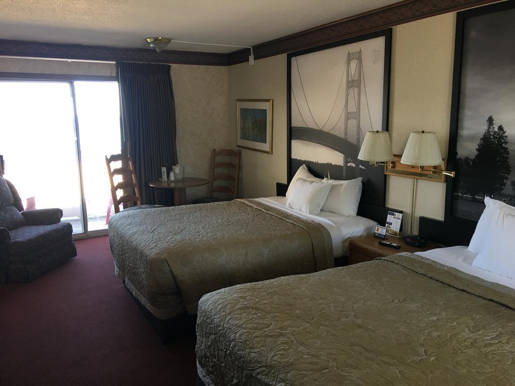Super 8 Beachfront By Wyndham Mackinaw City, Mi Екстериор снимка