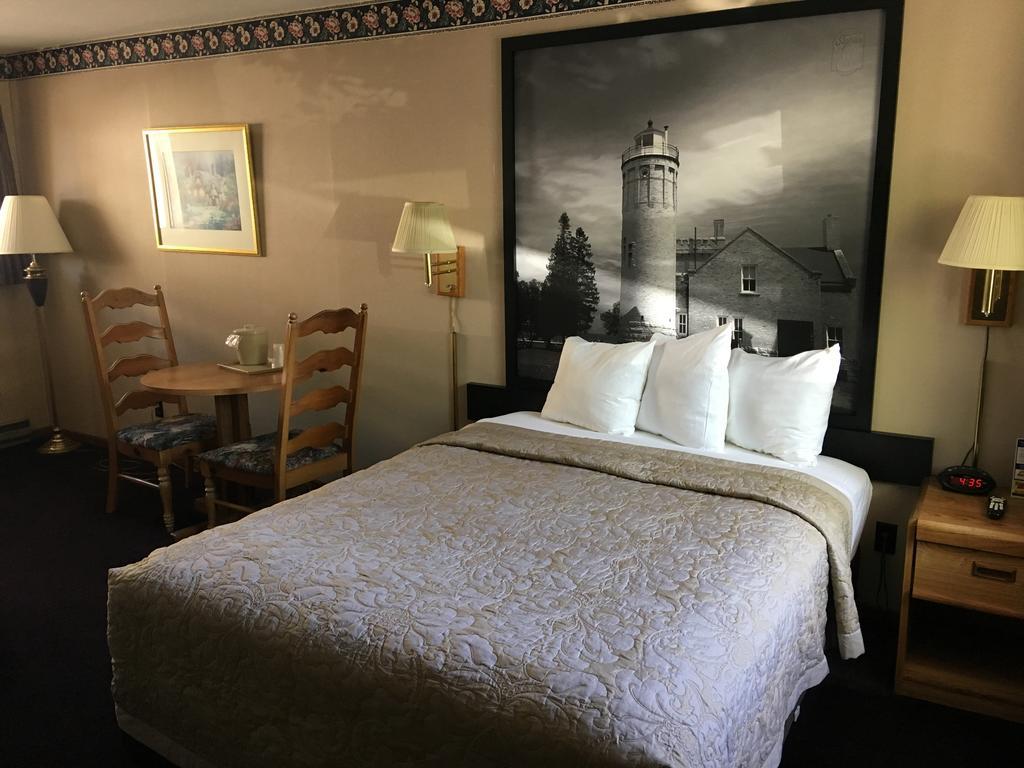 Super 8 Beachfront By Wyndham Mackinaw City, Mi Екстериор снимка