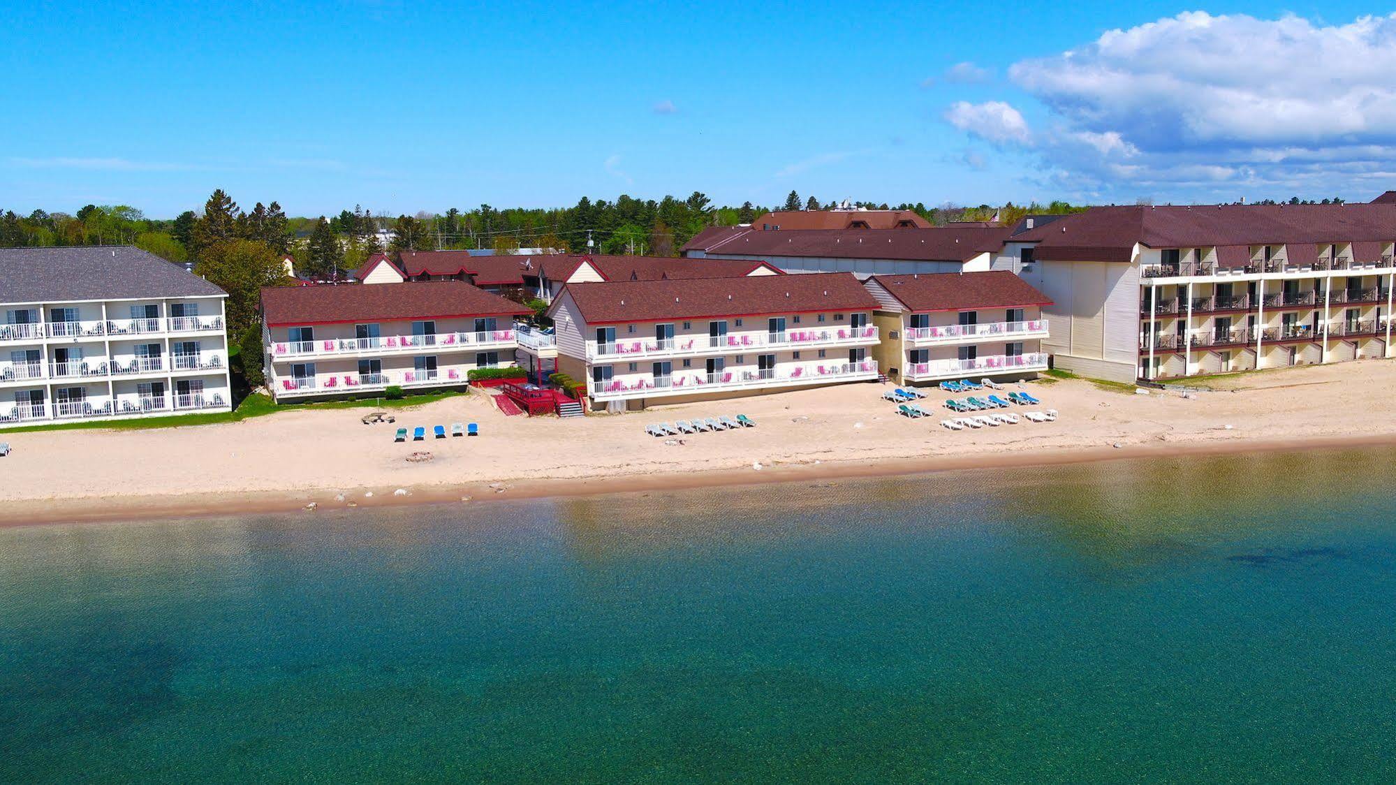 Super 8 Beachfront By Wyndham Mackinaw City, Mi Екстериор снимка